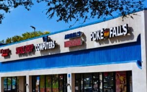 Storefronts at Brandon Oaks Plaza sells for $10 million in Brandon FL, including Poke Falls along West Brandon Boulevard
